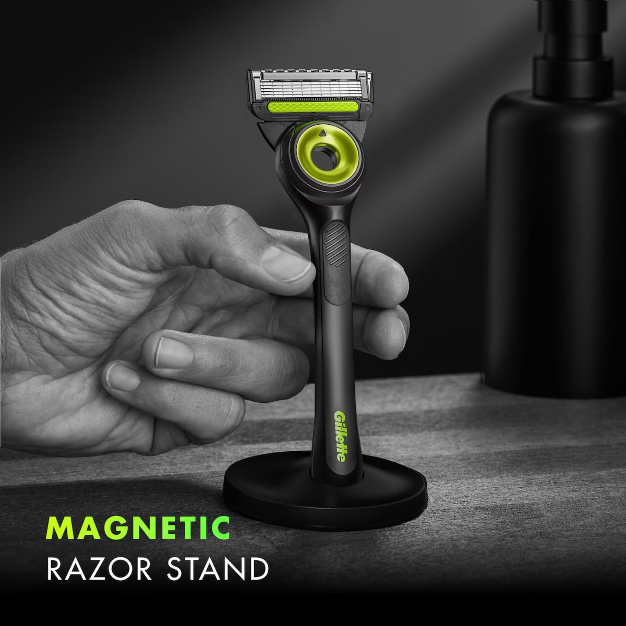 Gillette P Cummins Labs Razor Handle  +2 Cartridges & Magnetic Stand